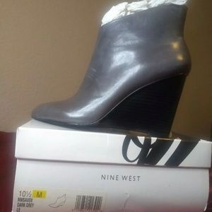 Nine West Woman's Booties - Genuine Gray Leather Size 10.5M